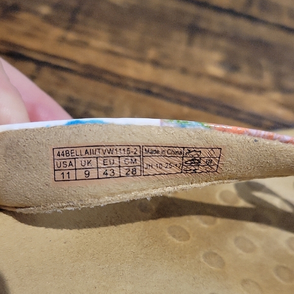 Vionic Multicolor Women's Sandals - Picture 5 of 5